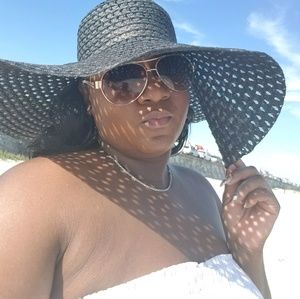 Meet your Posher, Kira